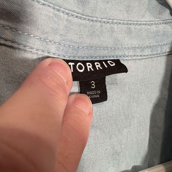 Torrid Chambray Denim Long Sleeve Button Up Shirt Blue Size 3 - Picture 3 of 7